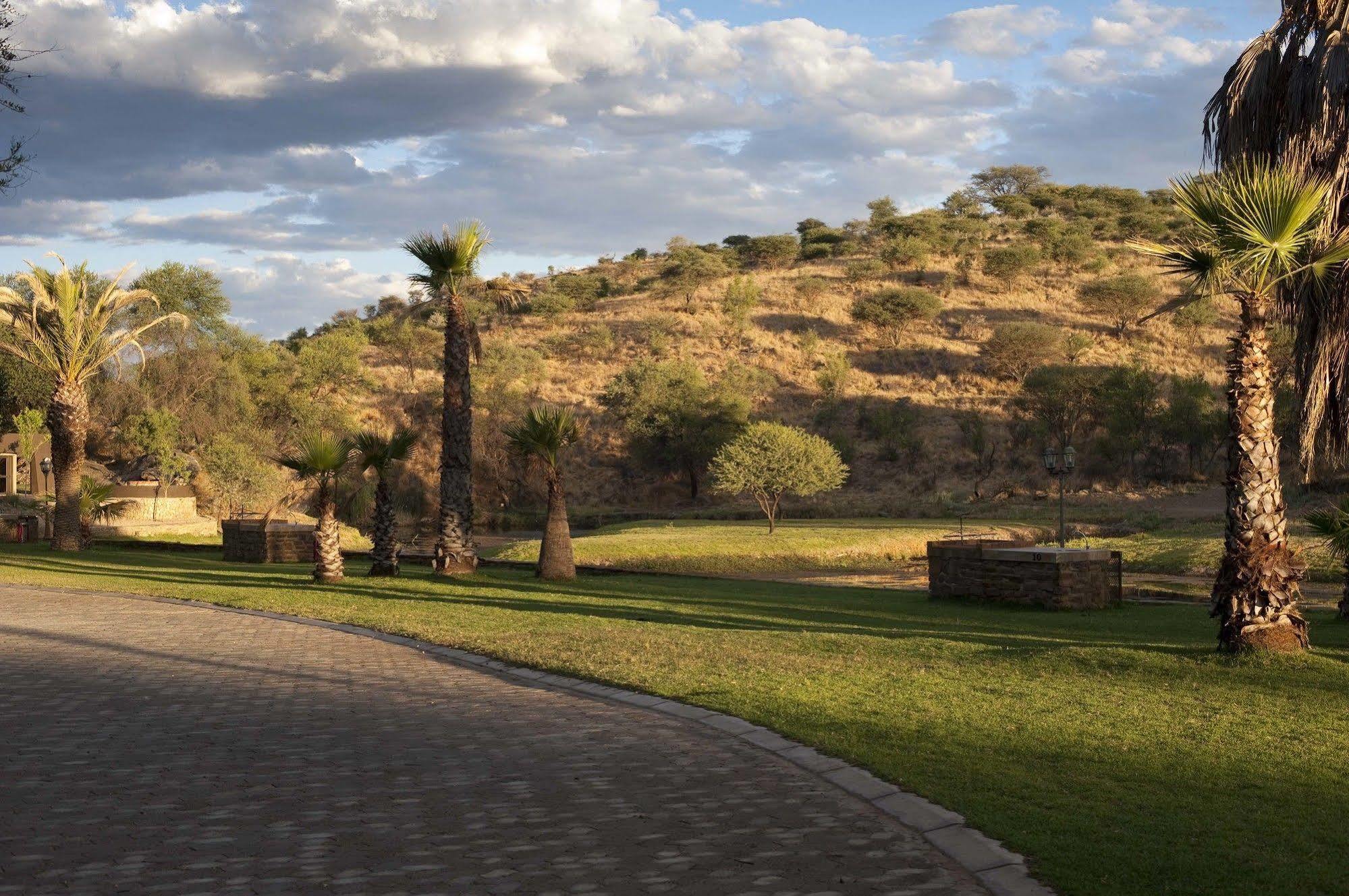 Hotel Sun Karros Daan Viljoen Windhoek Exterior foto
